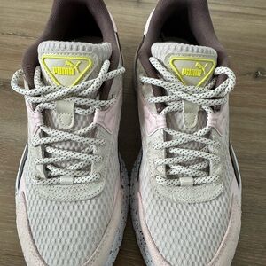Puma Women’s Sneakers Size 7.5 NWOT Tricolor Stylish Sporty Comfortable Walking
